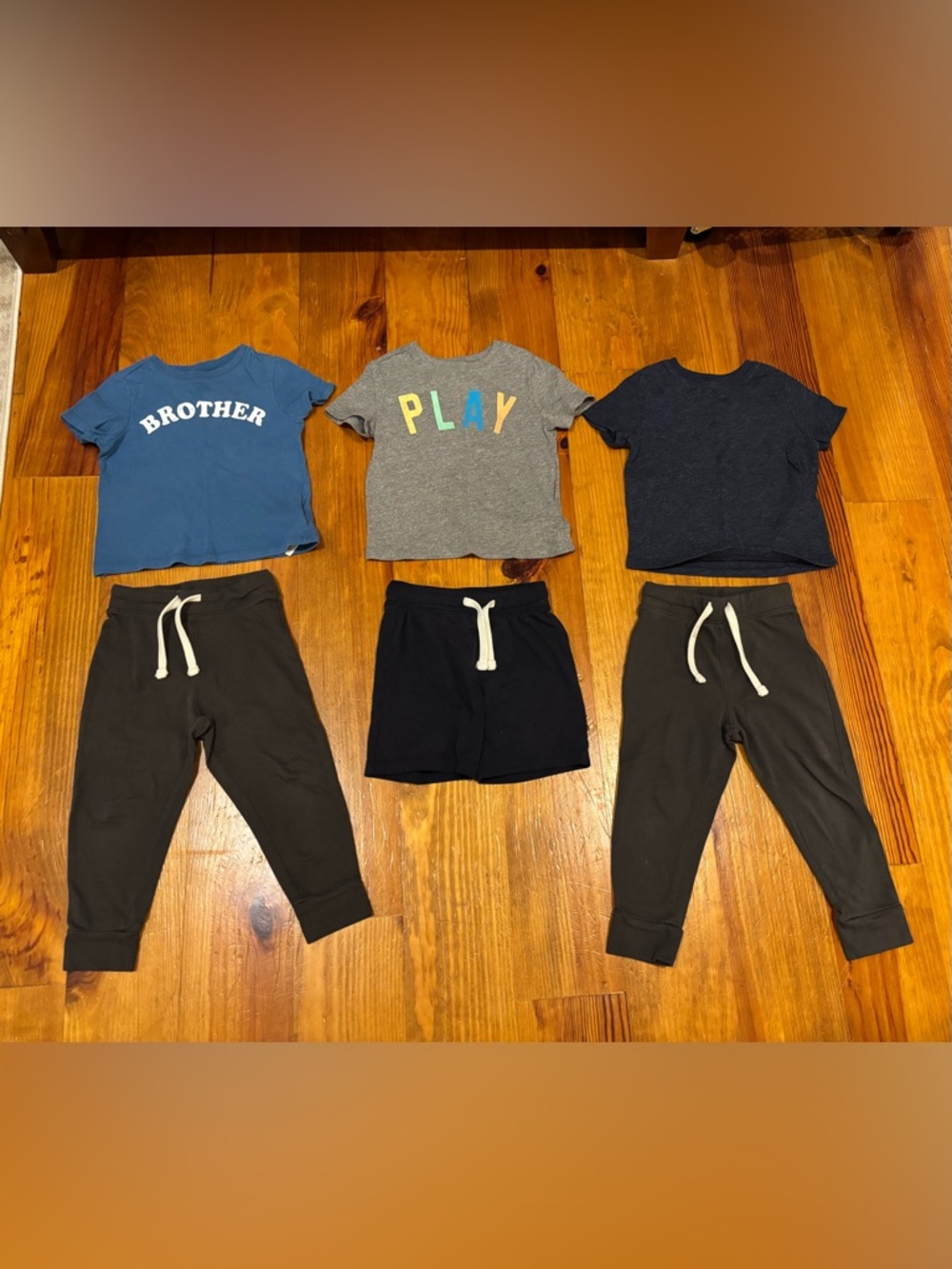 Lot of Old Navy Play Clothes - 3 t-shirts, 1 shorts, 2 joggers (Size: 2T)